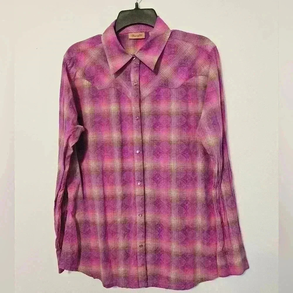 Wrangler Snap Button Down Size Large EUC